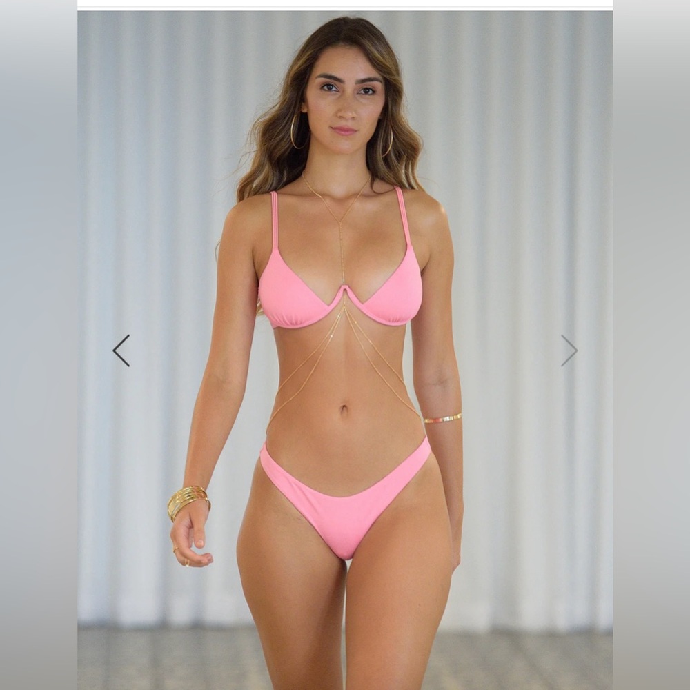 Beach Bunny Austin Glitter Underwire Bikini 
Top size Large & bottom size Med